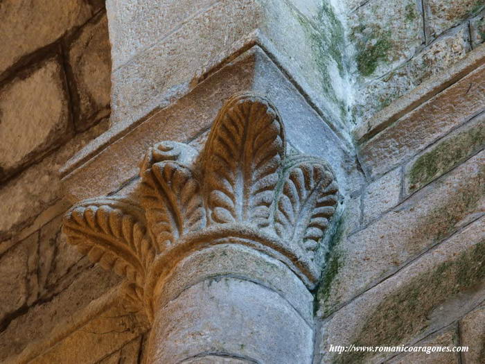 CAPITEL DEL INTERIOR DEL TEMPLO